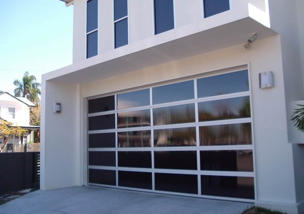 Automatic glass sectional garage door for villa 01